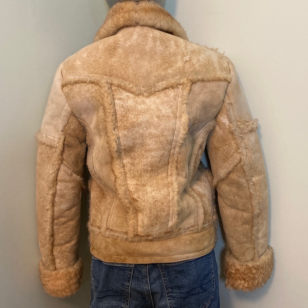 Women's Tan Shearling Zip-Up Jacket with Plush Collar - Picture 6 of 15